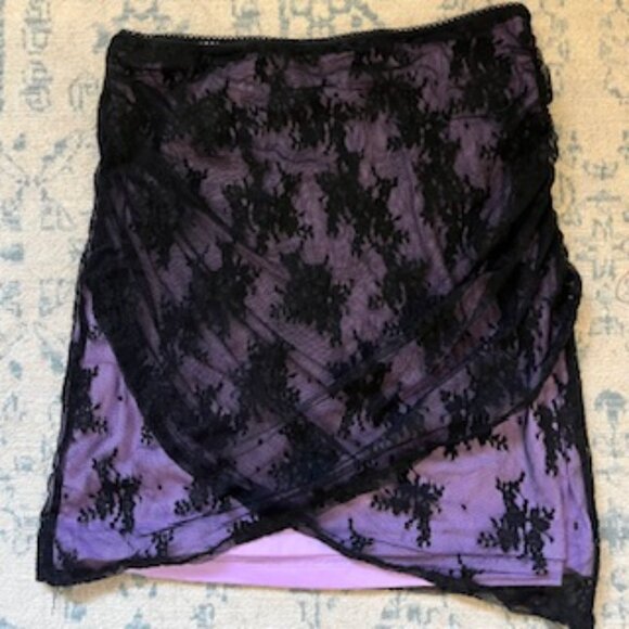 🧡 3/15 Urban Outfitters Mini Skirt with Lace/Mesh Like Design Women’s M - Picture 4 of 9